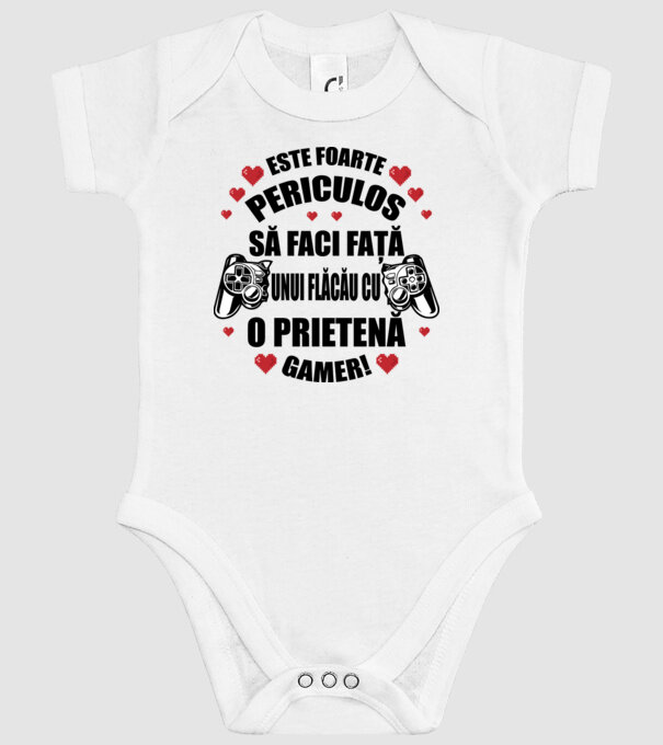 este foarte periculos să faci față unui flăcău cu o prietenă gamer! model alb pe tricou