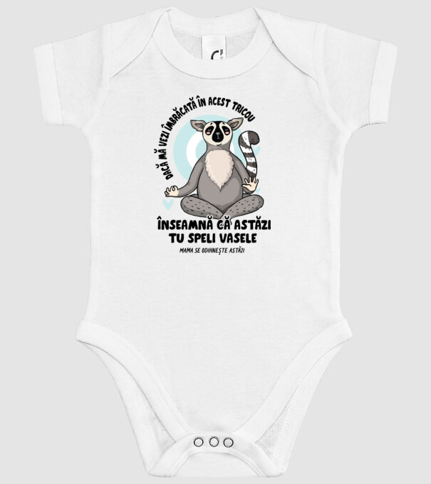 Dacă o vezi îmbrăcată în acest tricou, înseamnă că astăzi tu speli vasele. Mama se odihnește astăzi. model alb pe tricou