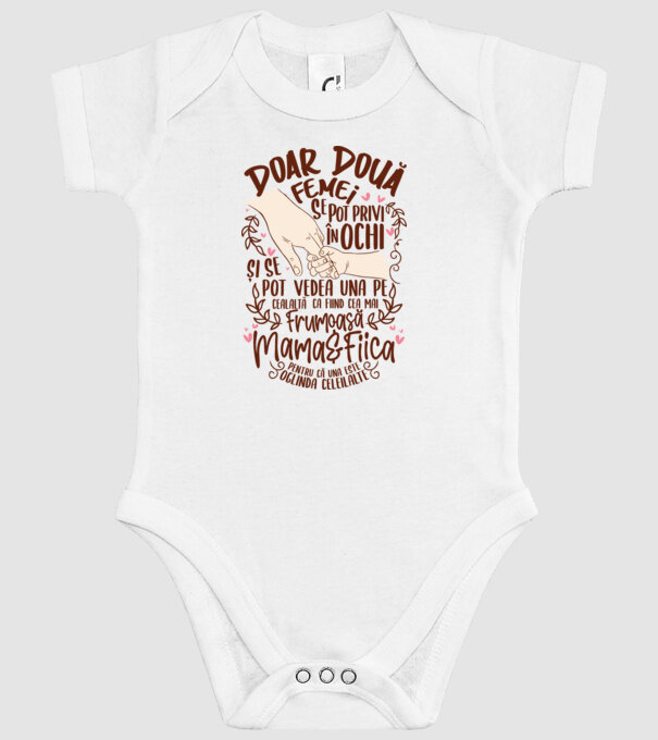 doar două femei se pot privi în ochi și se pot vedea una pe cealaltă ca fiind cea mai frumoasă - mama&fiica - pentru că una este model alb pe tricou