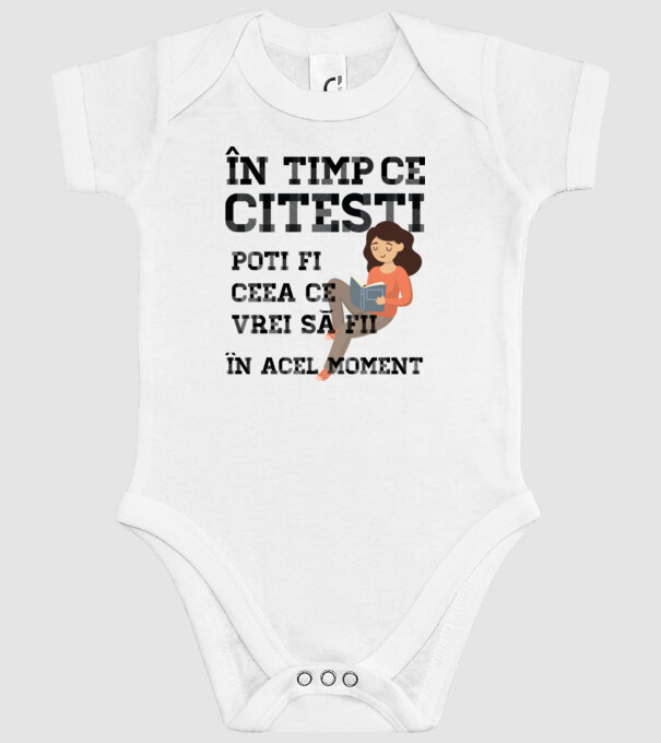în timp ce citești poți fi ceea ce vrei să fii - în acel moment model alb pe tricou