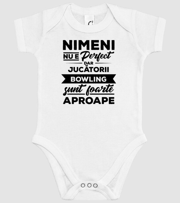nimeni nu e perfect, dar jucătorii bowling sunt foarte aproape model alb pe tricou