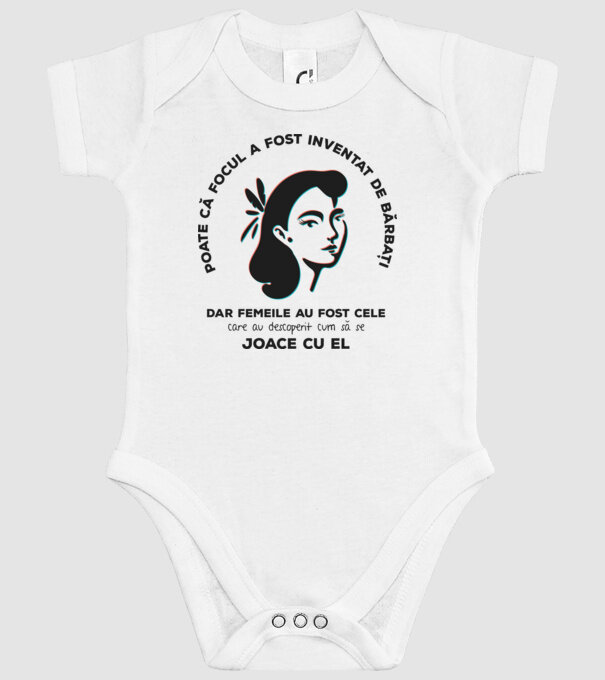 Poate că focul a fost inventat de bărbați, dar femeile au fost cele care au descoperit cum să se joace cu el. model alb pe tricou