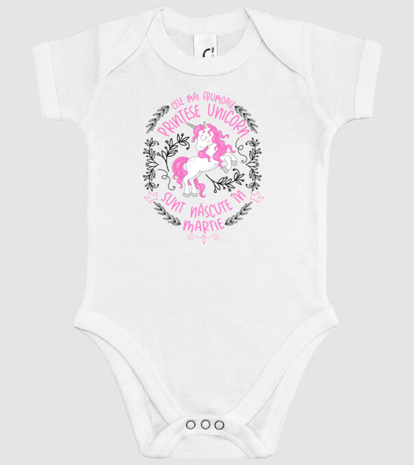 Cele mai frumoase prințese unicorn sunt născute în Martie model alb pe tricou