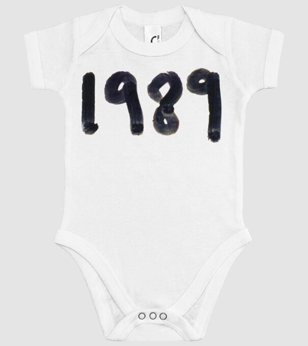 Taylor Swift 1989 text model alb pe tricou