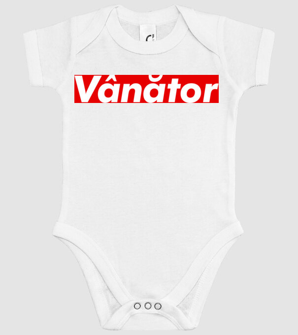 vânător model alb pe tricou