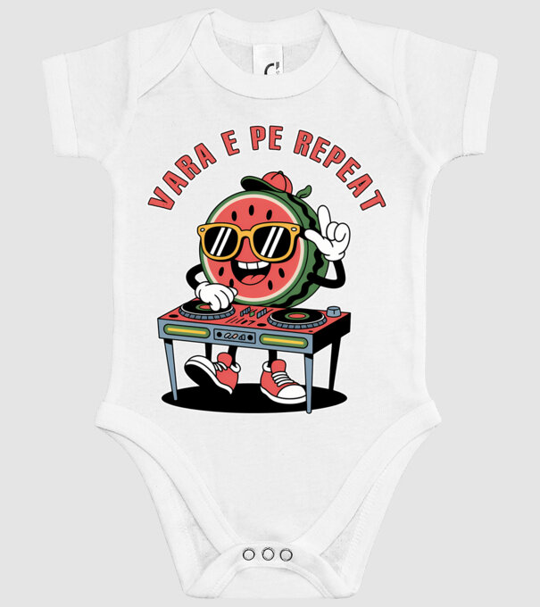 Vara e pe repeat model alb pe tricou