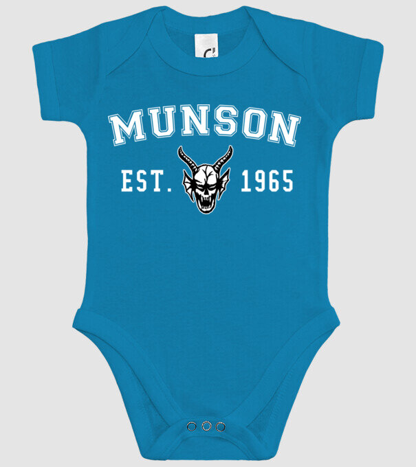 eddi munson est 1965 model turcoaz pe tricou