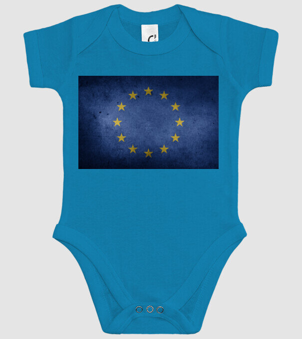EU model turcoaz pe tricou