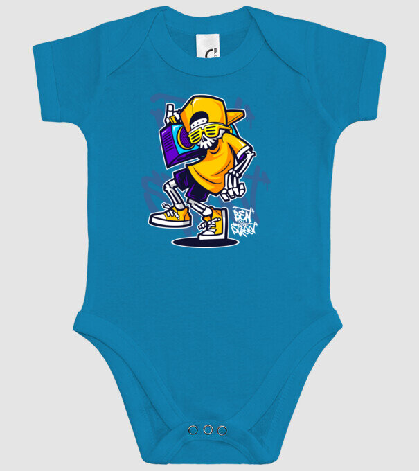 Graffiti model turcoaz pe tricou