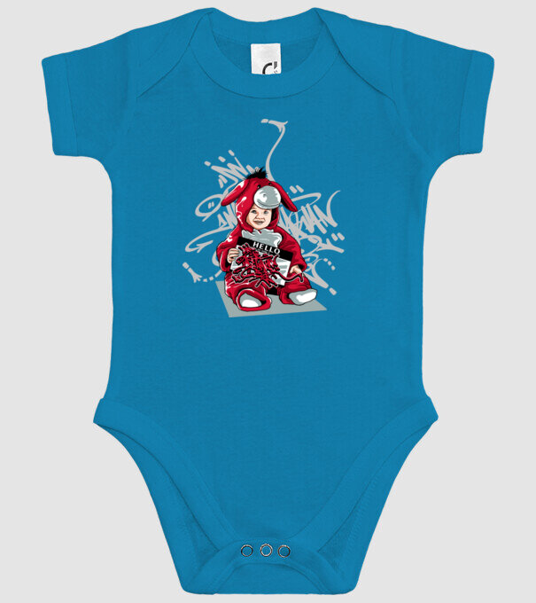 Graffiti model turcoaz pe tricou