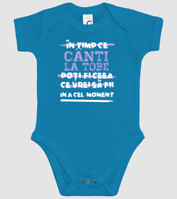 în timp ce cânți la tobe poți fi ceea ce vrei să fii - în acel moment model turcoaz pe tricou