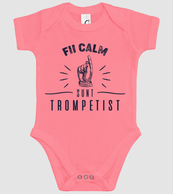 fii calm, sunt trompetist model roz pe tricou