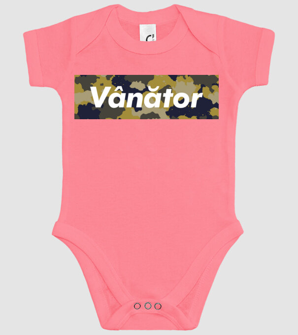 vânător model roz pe tricou