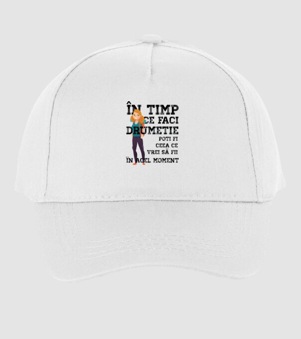 în timp ce faci drumeție poți fi ceea ce vrei să fii - în acel moment model alb pe tricou
