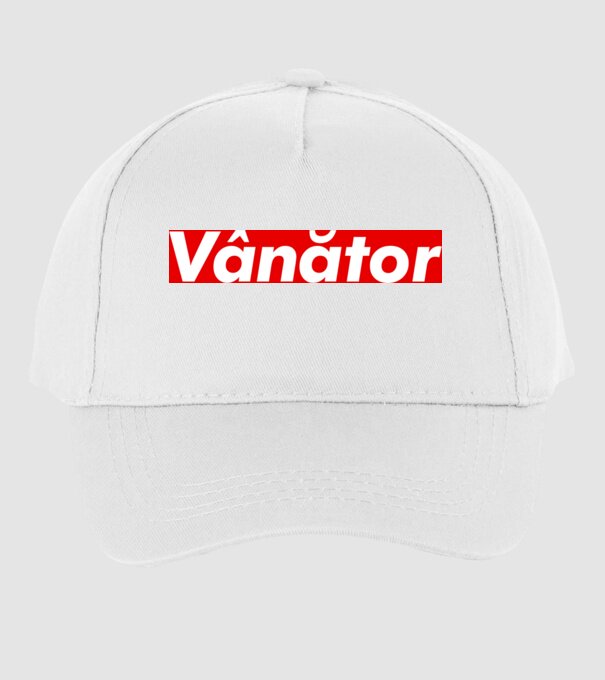 vânător model alb pe tricou