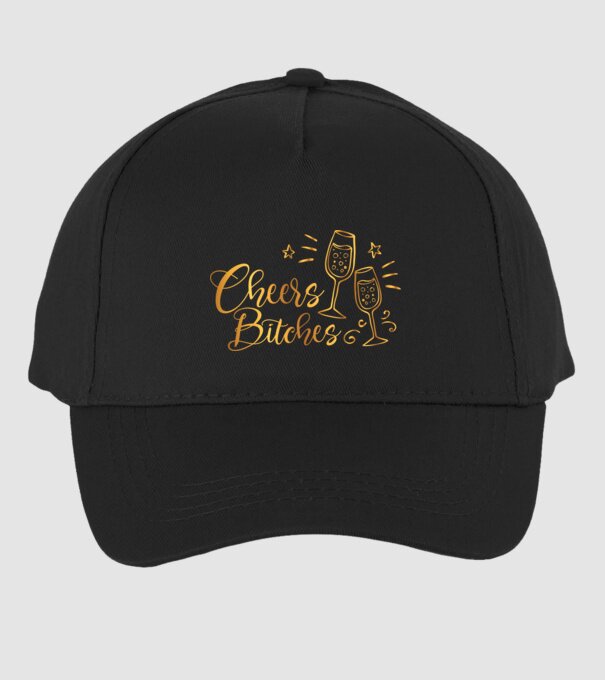 Cheers Bitches model negru pe tricou