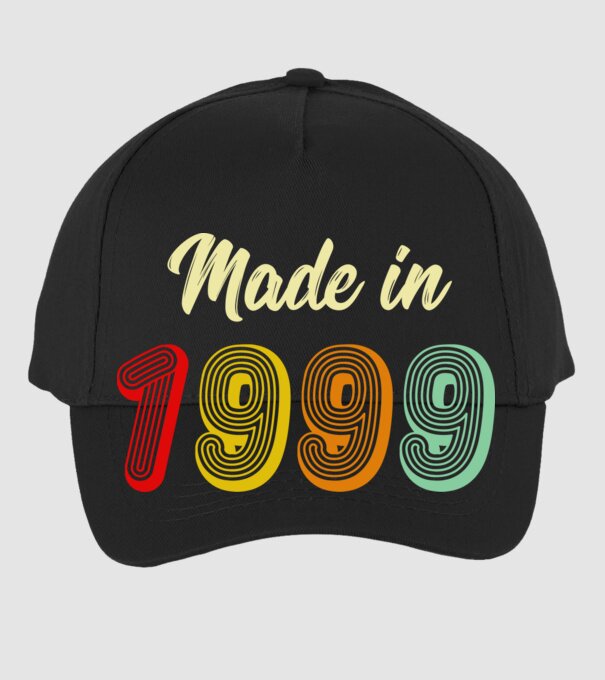 made in 1999 retro model negru pe tricou