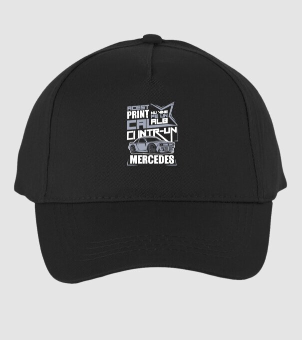 Acest prinț nu vine pe un cal alb, ci într-un Mercedes model negru pe tricou