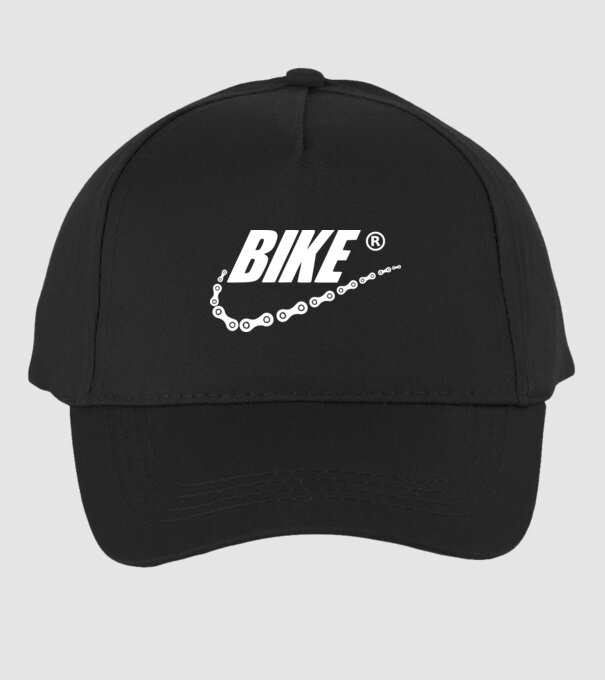 Bike model negru pe tricou