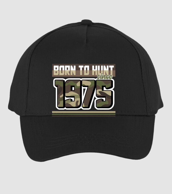 Born to hunt since 1975 model negru pe tricou