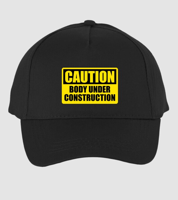 Caution Body Under Construction model negru pe tricou