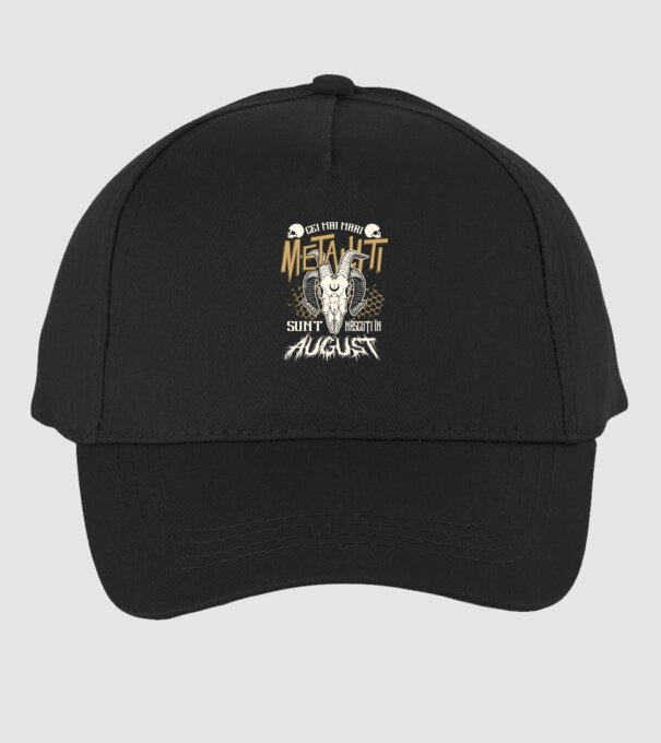 Cei mai mari metaliști sunt născuți în august. model negru pe tricou