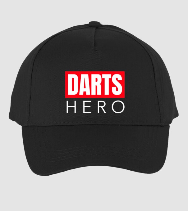 DARTS HERO model negru pe tricou