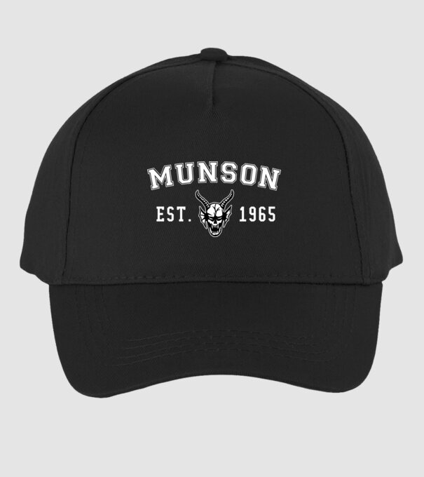 eddi munson est 1965 model negru pe tricou