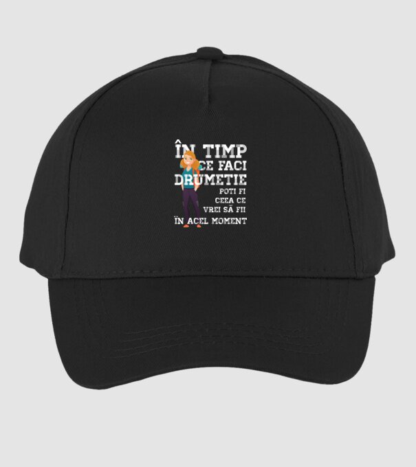 în timp ce faci drumeție poți fi ceea ce vrei să fii - în acel moment model negru pe tricou