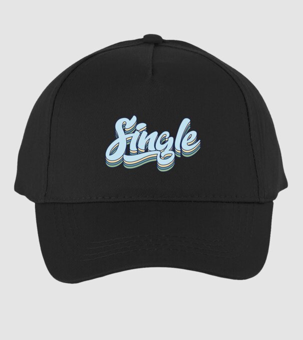 single model negru pe tricou