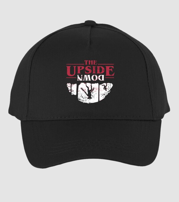 the upside down logo model negru pe tricou