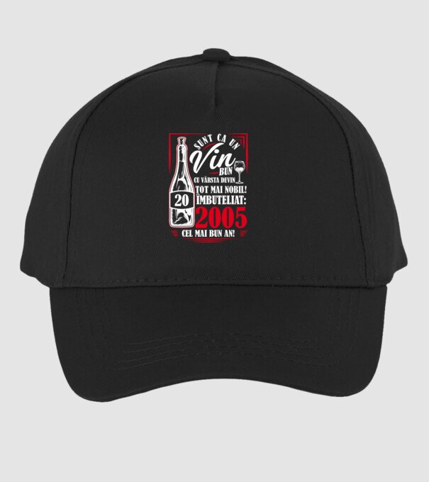 Un Vin Bun 2005 - Negru model negru pe tricou