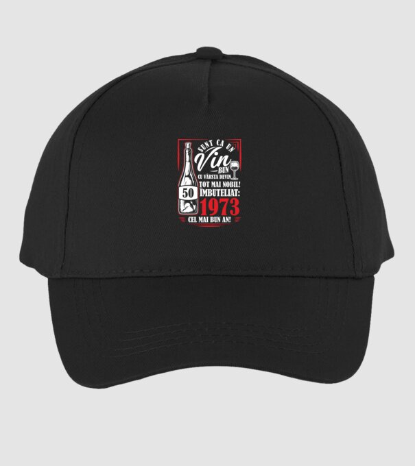 Un Vin Bun 1975 - Negru model negru pe tricou