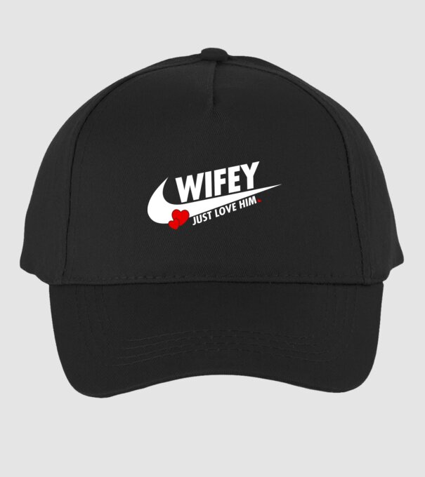 Wifey Just love him alb model negru pe tricou