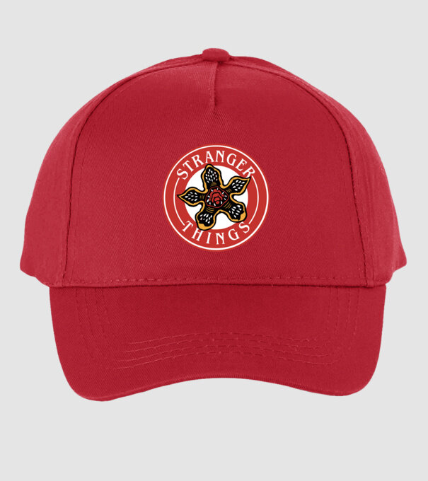 stranger things logo bucks model roșu pe tricou