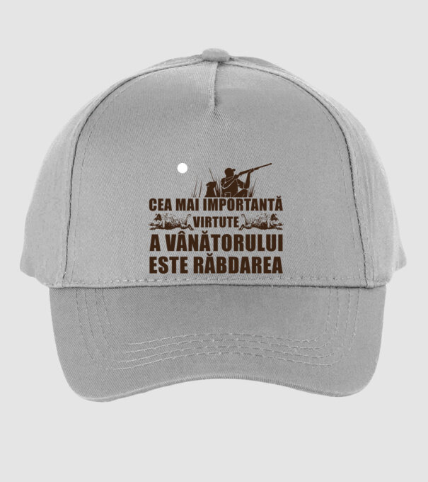 cea mai importantă virtute a vânătorului este răbdarea model gri pe tricou