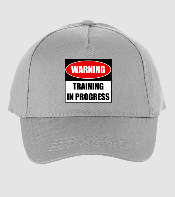 Warning Training In Progress model gri pe tricou