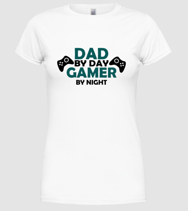 Dad by day gamer by night model alb pe tricou
