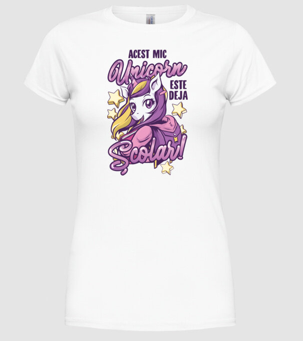 Acest mic unicorn este deja școlar model alb pe tricou