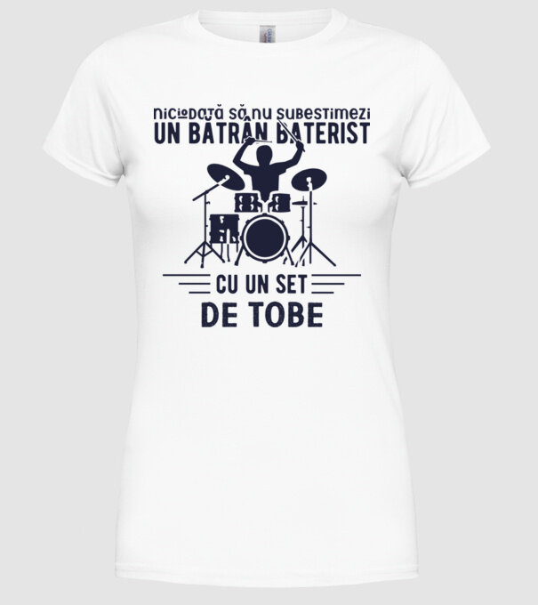 niciodată să nu subestimezi un bătrân baterist cu un set de tobe model alb pe tricou