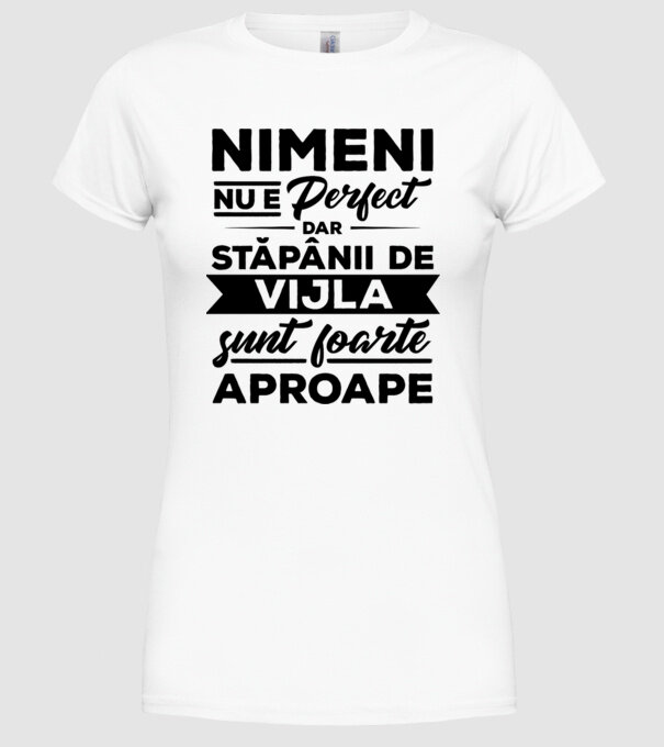 nimeni nu e perfect, dar stăpânii de vijla sunt foarte aproape model alb pe tricou