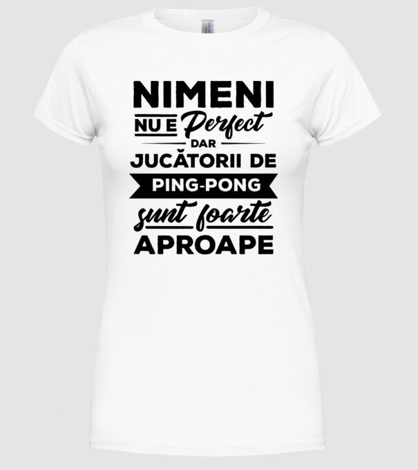 nimeni nu e perfect, dar jucătorii de ping-pong sunt foarte aproape model alb pe tricou