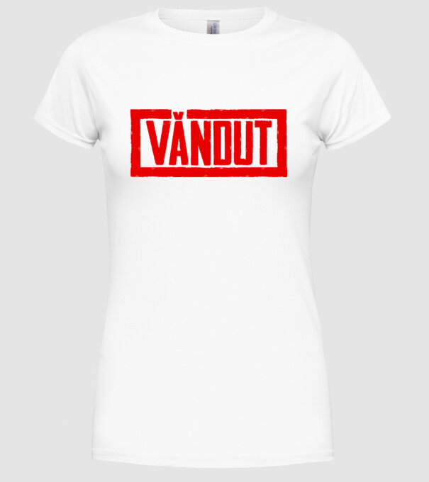 vândut model alb pe tricou