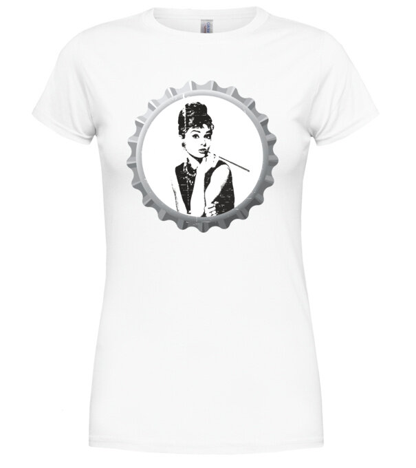  model  pe tricou