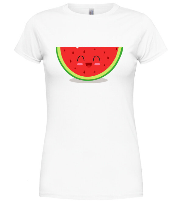  model  pe tricou
