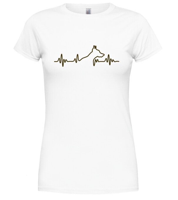  model  pe tricou