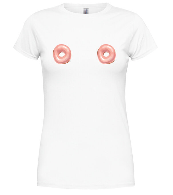  model  pe tricou
