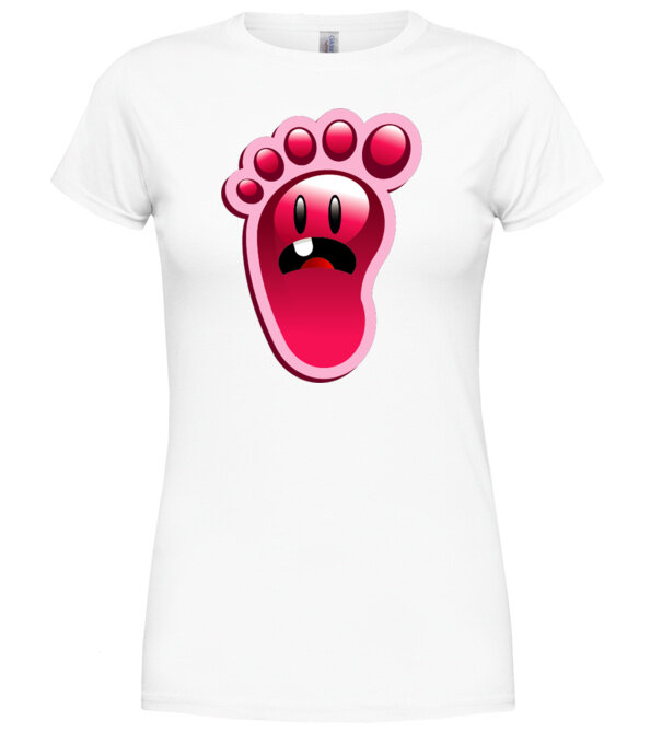  model  pe tricou