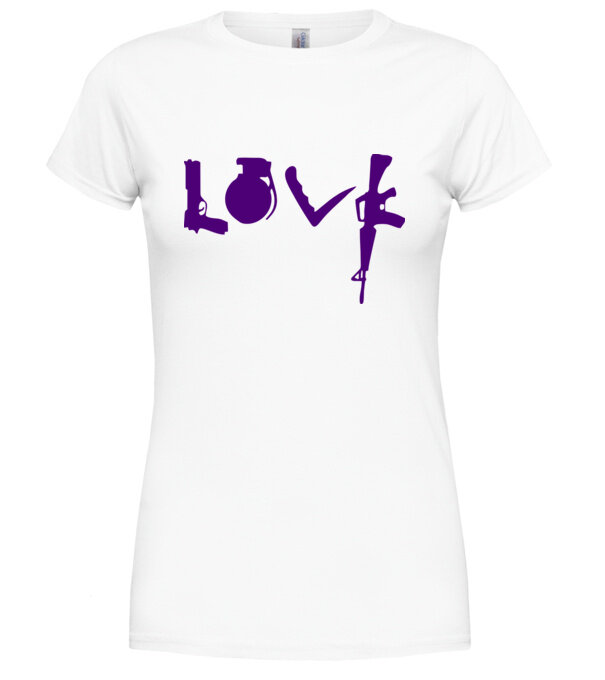  model  pe tricou
