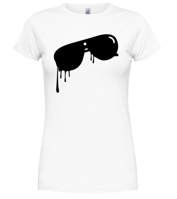  model  pe tricou
